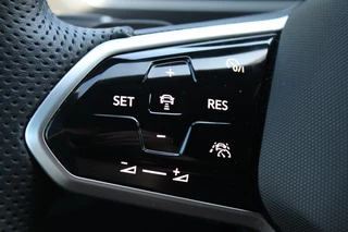 Volkswagen Tiguan Volkswagen Tiguan 1.5 TSI R-Line DSG Virtual/Navi/Leer/360view 