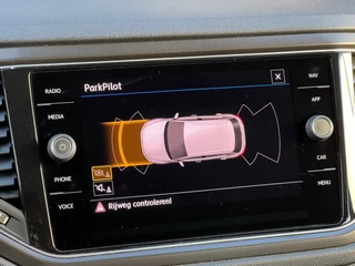 Volkswagen T-Roc Volkswagen T-Roc 1.0 TSI Style | Adeptive Cruise Control | Trekhaak | Navigatie | Parkeersensoren | Apple CarPlay/Android Auto - afbeelding nr 14