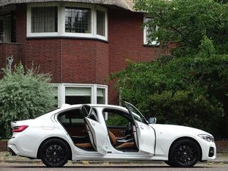 BMW 3 Serie BMW 3 Serie 330i 258PK High Ex. M-Sport / M-Perf. 2019 / LED / *NAP* - afbeelding nr 4