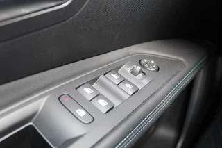 Peugeot 3008 Peugeot 3008 1.6 HYbrid 225 Allure | Navigatie | Led | Bluetooth | Camera | All-Season - afbeelding nr 12