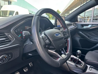 Ford Focus Ford Focus 1.0 ST-LINE 125 PK NAVI AIRCO/ECC PDC - afbeelding nr 41