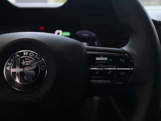 Alfa Romeo Junior Alfa Romeo Junior Veloce 54 kWh 280 PK | Techno Pack | 20