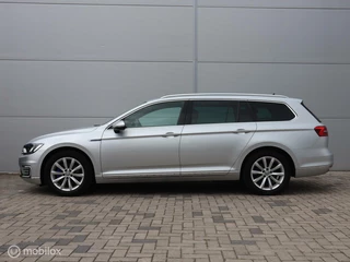 Volkswagen Passat Volkswagen Passat 1.4 TSI GTE Highline Pano Alcantara Virtual - afbeelding nr 2