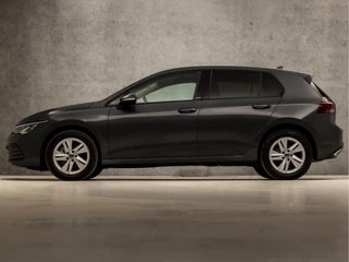 Volkswagen Golf Volkswagen Golf 1.5 TSI Sportline 150Pk (APPLE CARPLAY, GROOT NAVI, STUUR/STOELVERWARMING, SFEERVERLICHTING, SPORTSTOELEN, GETINT GLAS, KEYLESS, ADAPTIVE CRUISE, PARKEERSENSOREN, NIEUWE APK, NIEUWSTAAT) - afbeelding nr 2