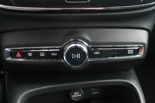 Volvo XC40 Volvo XC40 T5 Recharge R-Design | Panoramadak | Stoelverwarming | Parkeercamera | Keyless | Glossy Black - afbeelding nr 30
