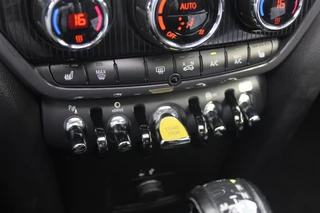 MINI Countryman MINI Countryman Mini 2.0 Cooper S E ALL4 Chili / Panoramadak / Camera / Head-up / 19'' / Leder / Navigatie / Stoelverwarming / DAB / Cruise Control / SoH 94% - afbeelding nr 26