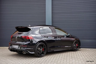 Volkswagen Golf Volkswagen Golf 8 GTI Clubsport | Pano | Matrix IQ | Alcantara | ACC | Rijdersauto Edition | Deep Black Pearl | Fabrieksgar. 2027 - afbeelding nr 2