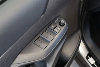 Toyota Yaris Cross Toyota Yaris Cross 1.5 Hybrid Teamplayer 130PK - Winter+safety pakket - Apple CarPlay - Dodehoek - afbeelding nr 14