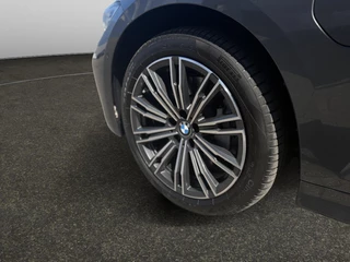 BMW 3 Serie BMW 330e Plug-in Hybrid | 66.417 km | Shadow Line | M Velgen | Achteruitrijcamera | Stoelverwarming|PDC| - afbeelding nr 13