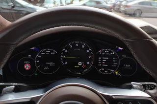 Porsche Cayenne Porsche Cayenne 3.0 E-Hybrid / Trekhaak / 360Camera / Burmester / Sportdesign / Sportchrono / Softclose / 21'' / Luchtvering / Keyless / Stuurverwarming / Matrix LED / DAB - afbeelding nr 19