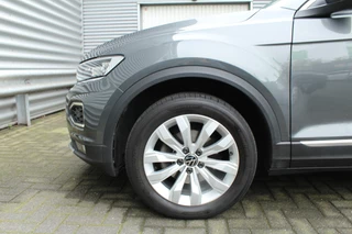 Volkswagen T-Roc Clima Cruise Navi Carplay Camera 17