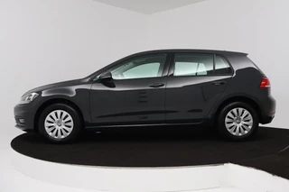 Volkswagen Golf Volkswagen Golf 1.0 TSI Comfortline (PARKEERSENSOREN, CRUISE CONTROL, NAVIGATIE, CARPLAY, NL-AUTO) - afbeelding nr 2
