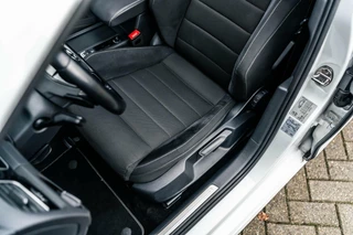Volkswagen Golf Volkswagen Golf 2.0 TSI 4Motion R Pano Camera ACC - afbeelding nr 36