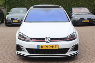 Volkswagen Golf Volkswagen Golf 2.0 TSI GTI TCR / Akrapovic / Panoramadak / Camera / 19'' / Leder / Navigatie / Keyless / Dynaudio / Dodehoek / Stoelverwarming / DAB / ACC - afbeelding nr 8