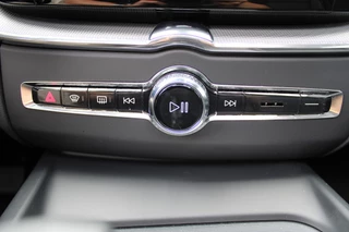 Volvo XC60 Volvo XC60 2.0 T8 Plug-in hybrid AWD Plus Dark | Luchtvering | 360 | H&K | Trekhaak - afbeelding nr 21