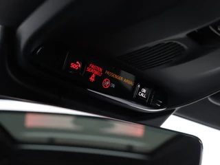 Volvo V60 Volvo V60 T6 PLUG-IN HYBRID R-DESIGN SCHUIFDAK ACC KEYLESS 19INCH STOELVER - afbeelding nr 28