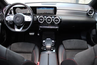 Mercedes-Benz CLA Mercedes-Benz CLA 180 AMG | Night pakket | Pano | Sfeerverlichting | Camera - afbeelding nr 2
