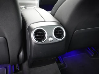 Mercedes-Benz GLC Mercedes-Benz GLC 300e AMG // Panoramadak // Burmester // 360 Camera // Keyless // Carbon // Sfeerverlichting // Carplay - afbeelding nr 16