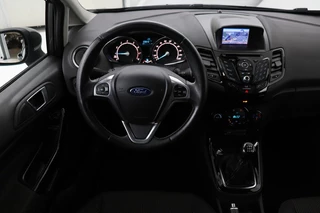 Ford Fiesta Ford Fiesta 1.0 EcoBoost Titanium | Camera | Trekhaak |  Climate control | Navigatie | Cruise control | Verwarmde voorruit | PDC | Regensensor - afbeelding nr 3