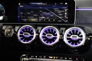 Mercedes-Benz A-Klasse Mercedes-Benz A-klasse 200 AMG 45 Look / Aut / 163 Pk / Navi / Camera / Cruise Control / F1 Flippers / Open Panoramadak / Led / 20 - afbeelding nr 25