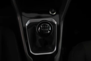 Volkswagen T-Roc Cruise Control, Panoramadak, Trekhaak, Airco, Parkeersensoren - afbeelding nr 15