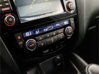 Nissan QASHQAI Nissan QASHQAI 1.2 Acenta Sport Automaat (NAVIGATIE, CLIMATE, CAMERA, GETINT GLAS, STOELVERWARMING, SPORTSTOELEN, CRUISE, PARKEERSENSOREN, NIEUWE APK, NIEUWSTAAT) - afbeelding nr 9