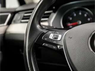 Volkswagen Passat Volkswagen Passat Variant 1.4 TSI ACT Highline 150Pk Automaat (APPLE CARPLAY, GROOT NAVI, CLIMATE, STOELVERWARMING, SPORTSTOELEN, KEYLESS, ADAPTIVE CRUISE, TREKHAAK, PARKEERSENSOREN, NIEUWSTAAT) - afbeelding nr 18