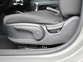 Kia Stonic - Navigatie - Camera - Climate control - Privacy glass - Keyless entry - Fabrieksgarantie tot 05-2029 - afbeelding nr 20