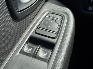 Renault Clio Renault Clio 0.9 TCe Limited 2e Eigenaar,Navi,Airco,Cruise,LM Velgen,PDC Achter,Dealer Onderhouden,N.A.P,APK Tot 01-2026 - afbeelding nr 23