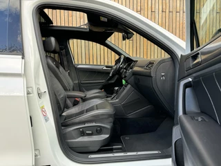 Volkswagen Tiguan Volkswagen Tiguan 1.5 TSI R-line Automaat | Panorama | Leer | LED Verlichting | Actief Demping Systeem | Achteruitrijcamera | Black Style | 20 inch velgen | Elektrische verstelbare stoelen | Afneembare trekhaak - afbeelding nr 30