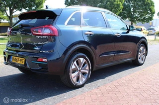 Kia e-Niro Kia e-Niro ExecutiveLine 64 kWh, Leer, Memory, stuur- Stoel verwarming/ventilatie, Pdc voor- achter, Camera, Adaptief Cruise, Dode hoek detectie, Carplay, Clima, Navi, Donkerglas. - afbeelding nr 9