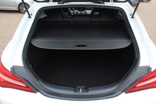Mercedes-Benz CLA Mercedes-Benz CLA Shooting Brake 180 / Panoramadak / Camera / Half leder / Navigatie / 18'' / LED Koplampen / Stoelverwarming / Cruise Control - afbeelding nr 16