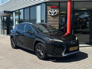 Lexus UX 250h First Edition / Navi / Alarm klasse 3 / Achtr. Camera