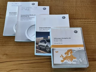 Volkswagen Golf Sportsvan Volkswagen Golf Sportsvan 1.0 TSI Connected Series, NL AUTO, NAP, ECC-AIRCO, NAVI, DODEHOEK, CRUISE, CAMERA, PARKEERSENSOREN, TREKHAAK, LICHTMETAAL 16