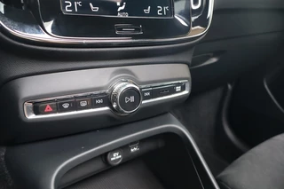 Volvo XC40 Volvo XC40 1.5 T3 R-Design | Schuifdak | Audi H&K | Camera - afbeelding nr 16