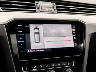 Volkswagen Passat 150Pk Automaat (PANORAMADAK, APPLE CARPLAY, DIGITAL COCKPIT, LUXE LEDEREN SPORTSTOELEN, 360 CAMERA, STOELVERWARMING, ZWART HEMEL, ADAPTIVE CRUISE, NIEUWSTAAT) - afbeelding nr 15