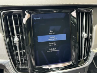 Volvo V90 Volvo V90 2.0 D3 R-Design Automaat | Panoramadak | Volleer | Camera met rondomzicht | Bowers&Wilkins | Adaptieve cruise control | Head-up Display | Apple CarPlay | LED | Parkeersensoren voor en achter - afbeelding nr 26
