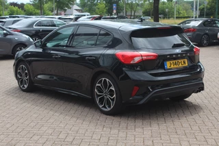 Ford Focus Ford Focus 1.0 EcoBoost Titanium Business ST-Line Camera / Navigatie / Keyless / B&O / 17'' / Stuurverwarming / DAB / Dodehoek / Cruise Control - afbeelding nr 3