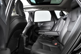 Volvo XC60 Volvo XC60 2.0 T6 Plug-in hybrid AWD Plus Dark | S/K-Panodak | Dig. Cockpit | Adapt. Cruise | Memory Stoelen | Elek. Klep | Stoel-+stuurverw. | 360 Camera | Harman/Kardon | NAV+App. Connect | LM 19