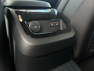 Volvo V60 Volvo V60 2.0 T6 Plug-in hybrid AWD Plus Dark 350pk - afbeelding nr 16