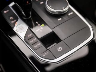 BMW 2 Serie Automaat (PANORAMADAK, M PAKKET, APPLE CARPLAY, HEAD-UP DISPLAY, MEMORY SEATS, STUUR/STOELVERWARMING, ADAPTIVE CRUISE, HARMAN/KARDON, CAMERA, 19'' VELGEN, NIEUWSTAAT) - afbeelding nr 39