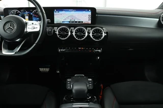 Mercedes-Benz CLA Mercedes-Benz CLA-klasse 250e AMG Night | Stoelverwarming | Carplay |  Camera | Sfeerverlichting | Leder/Alcantara | Full LED | Widescreen - afbeelding nr 7