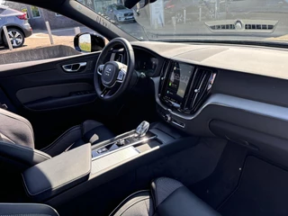 Volvo XC60 Volvo XC60 2.0 T8 Plug-in hybrid AWD Plus Black Edition | 360 Camera | Memorystoelen | Voorruitverwarming - afbeelding nr 24