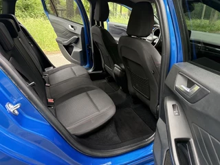 Ford Focus Ford Focus Wagon 1.5 EcoBoost ST Line Business - afbeelding nr 41