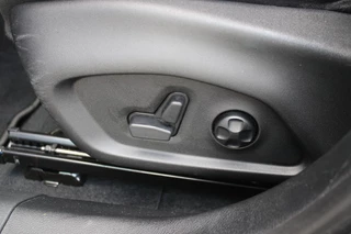 Jeep Compass Jeep Compass 1.4 140PK MultiAir LIMITED | AFNEEMBARE TREKHAAK | ELEKTRISCH BEDIENBARE STOELEN MET GEHEUGENFUNCTIE | LEDEREN BEKLEDING | NAVIGATIE | KEYLESS ENTRY/START | CRUISE CONTROL | DAB+ RADIO | ACHTERUITRIJ CAMERA | DODEHOEK DETECTIE | BEATS AUDIO SYSTEM | CLIMATE CONTROL | - afbeelding nr 27