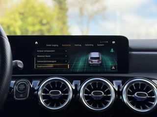 Mercedes-Benz A-Klasse Mercedes-Benz A-klasse 180 Aut. AMG | Camera | Sfeer | Apple Carplay | - afbeelding nr 32