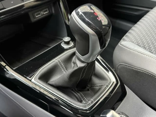 Volkswagen T-Cross Volkswagen T-Cross 1.0 TSI R-line Automaat | LED | Trekhaak |  Getint glas | Climate control | Cruise control adaptief | Lane assist | Dode hoek detectie | DAB | Navigatiesysteem | Inklapbare spiegels | Parkeersensoren voor en achter - afbeelding nr 31