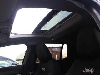 Jeep Avenger Jeep Avenger 1.2 e-Hybrid Summit | Pano | Leder | Navi | JBL | Camera | Winte - afbeelding nr 14