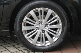 Peugeot 208 Peugeot 208 1.2 110PK AUTOMAAT SIGNATURE | NAVIGATIE | APPLE CARPLAY/ANDROID AUTO | PARKEERSENSOREN | DAB+ RADIO | LICHTMETALEN VELGEN | GETINTE RUITEN | CLIMATE CONTROL | CRUISE CONTROL | - afbeelding nr 11