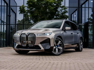 BMW iX iX 111.5 kWh xDrive50 - M-pack - Laserlicht - Panorama Sky Lounge - Harman Kardon - Driving Assistant Prof - Massage